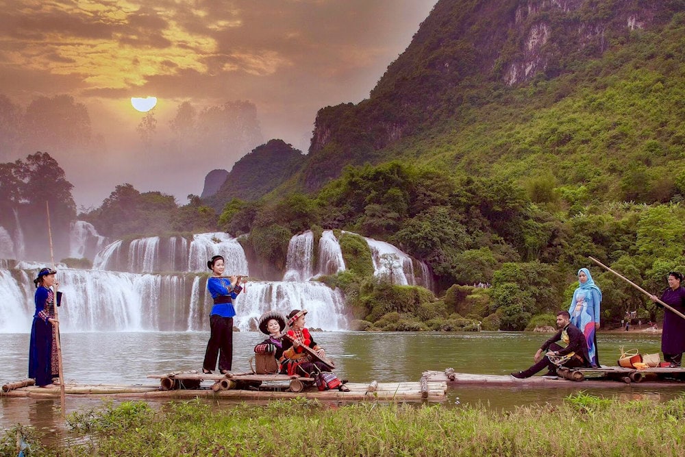 This place is known as one of the most beautiful photo angles of the waterfall 